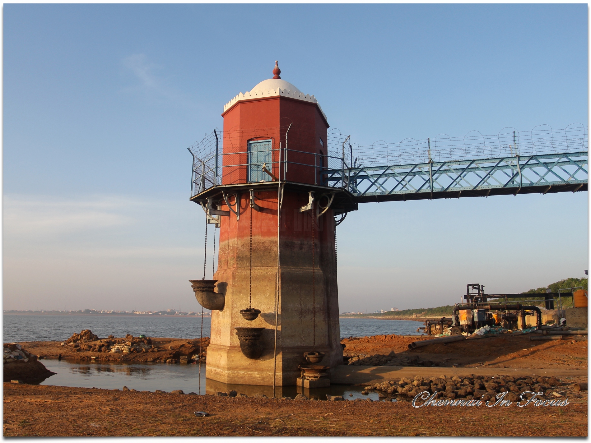 Puzhal Lake Water Level Indicator